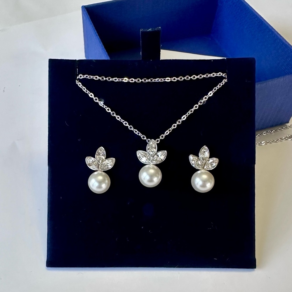 Elegant Silver Pearl Jewelry Set
